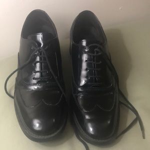 Beautiful black patent leather oxfords! (Boemos)